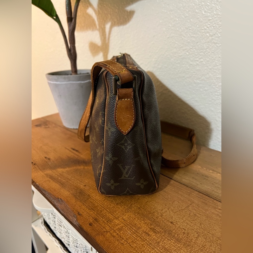 Louis Vuitton Monogram Tulle Lee - Picture 5 of 16